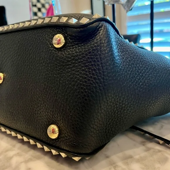 Valentino Garavani Rockstud Tote - Picture 5 of 14